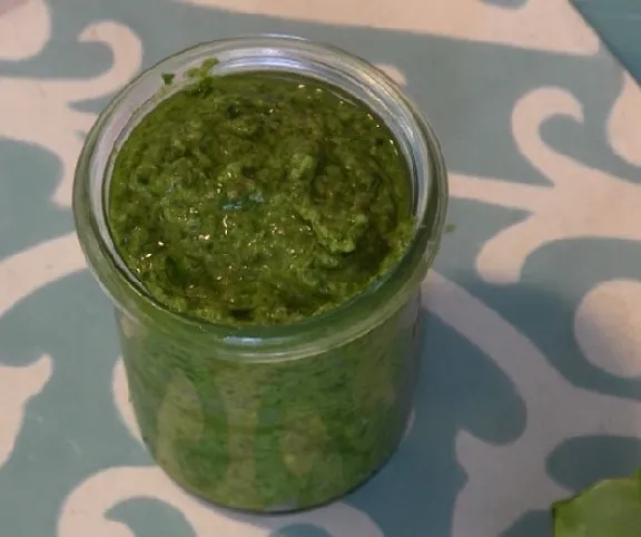 Medvehagyma pesto pisztáciával recept