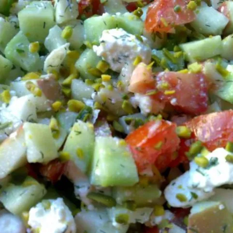 Nyári saláta pisztáciával recept