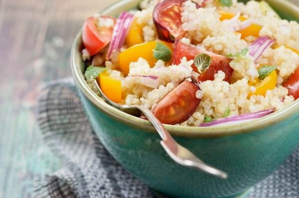 A quinoa gluténmentes nagyon egészséges gabona, ráadásul gyorsan meg is fő