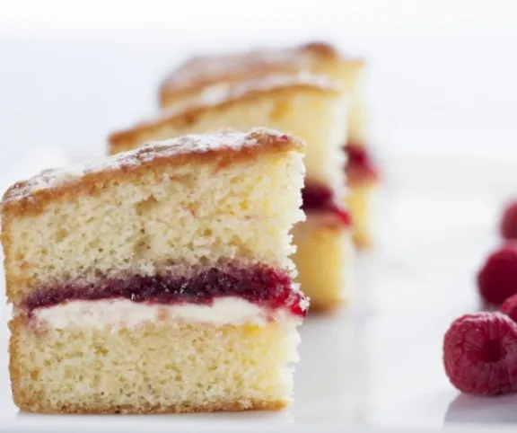 Málnás-mascarponés piskóta recept