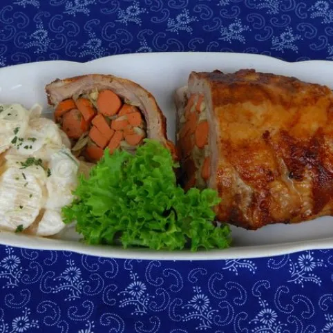 Virslis töltött dagadó majonézes krumplisalátával recept