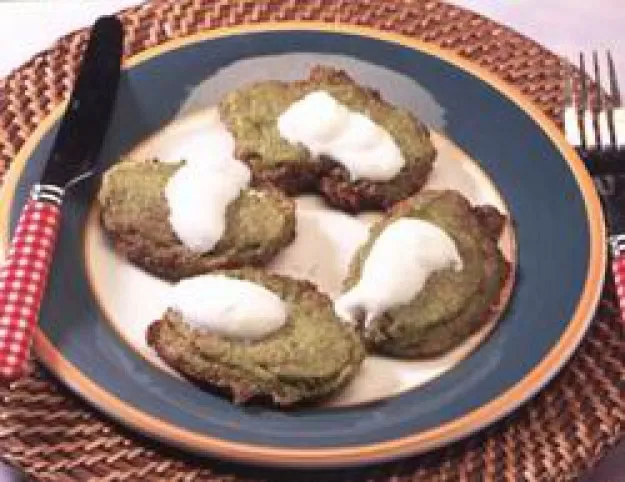 Brokkolis korongok joghurttal recept