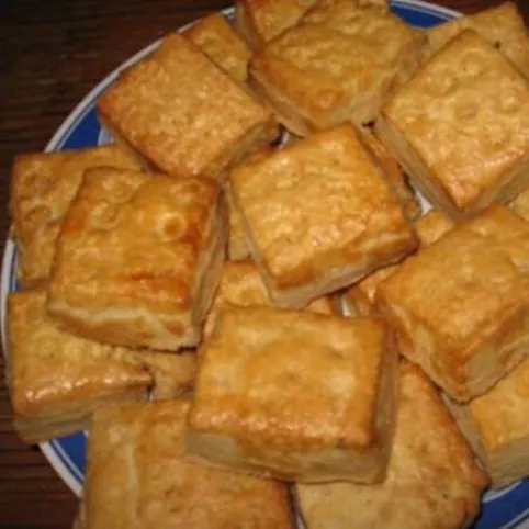 Vendégváró leveles kockák recept