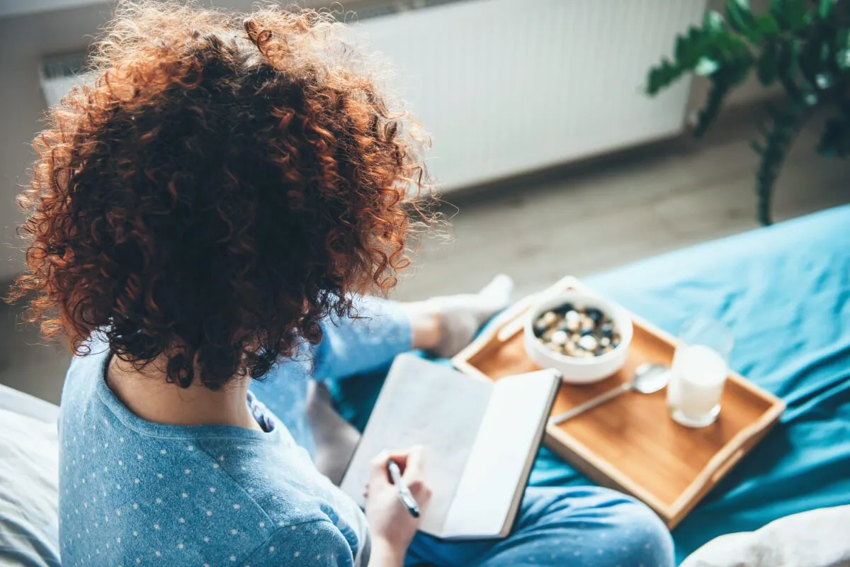 A naplóírás segít megküzdeni a stresszel a mindennapokban (Fotó: Shutterstock)