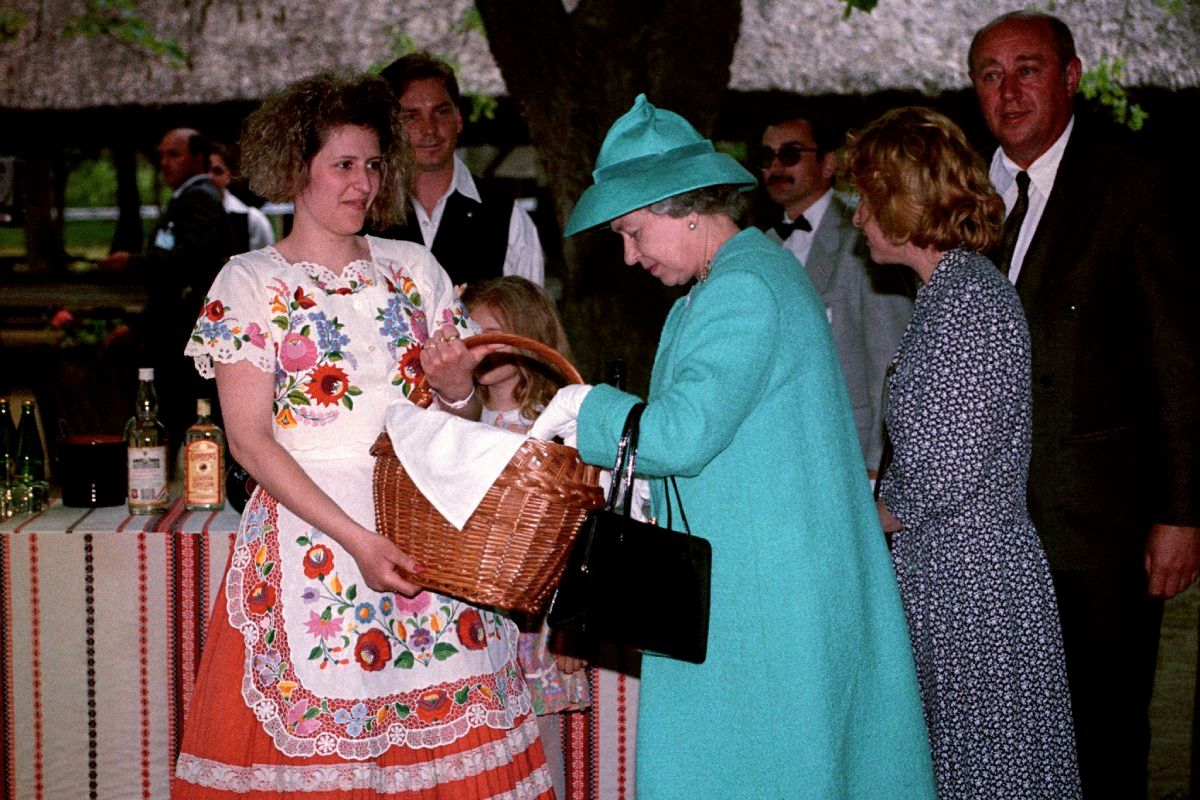 A királynő 1993-ban nemcsak Budapestre, hanem Kecskemétre is ellátogatott. / Fotó: NorthFoto