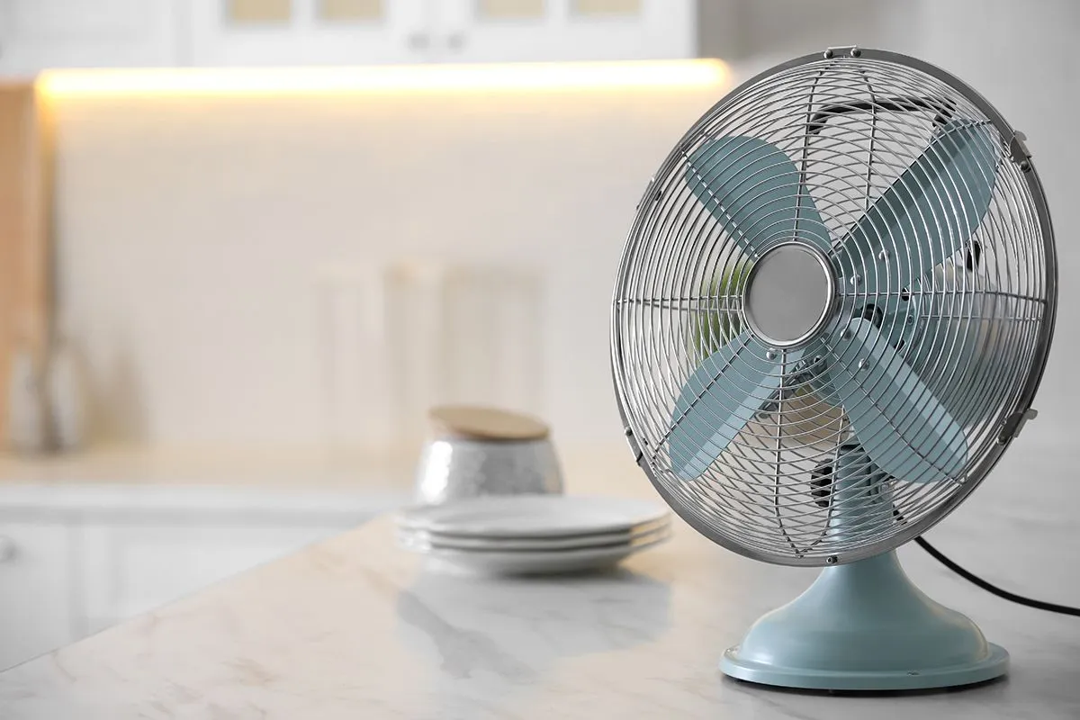 Az asztali ventilátor jó választás, ha csak kis területen szeretnénk hűteni /Fotó: Shutterstock