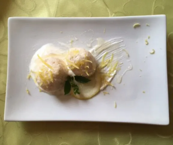 Pillekönnyű túrógombóc citromos joghurtágyon recept