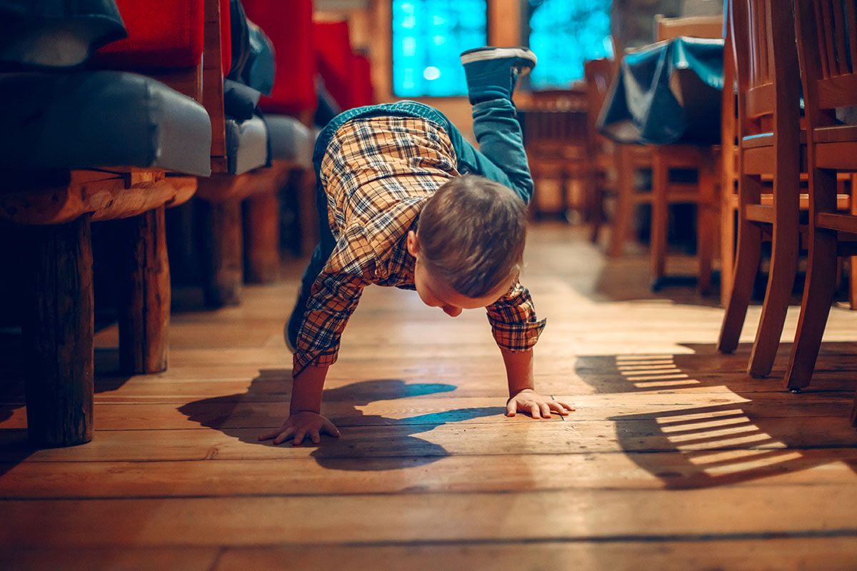 17 ezer forintnak megfelelő dollárt fizettettek meg az étteremben randalírozó gyerekek miatt  /Fotó: Shutterstock - Illusztráció