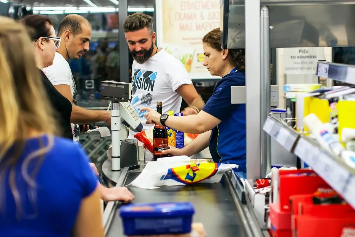 A villámkezű kasszások megosztják az embereket, sokan szeretik őket, sokakat viszont zavar a tempó /Fotó: Shutterstock