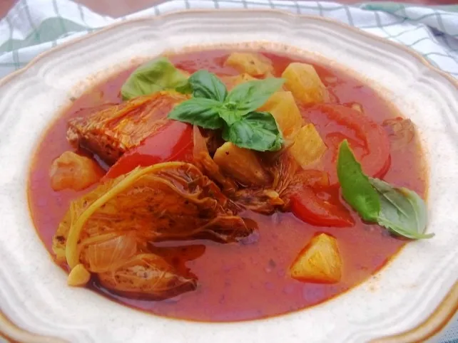 Bazsalikomos zöldséges paradicsomleves recept