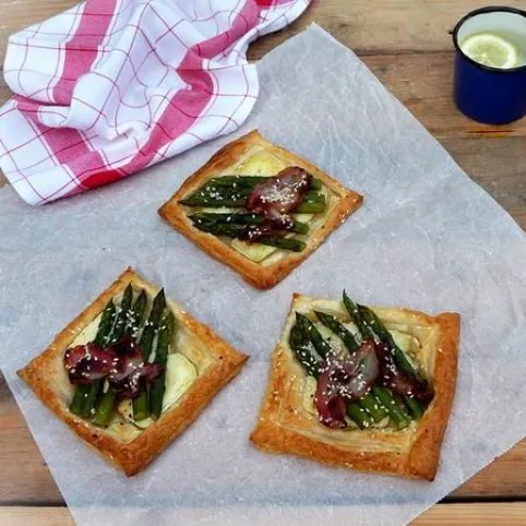 Spárgás-sajtos leveles kocka recept