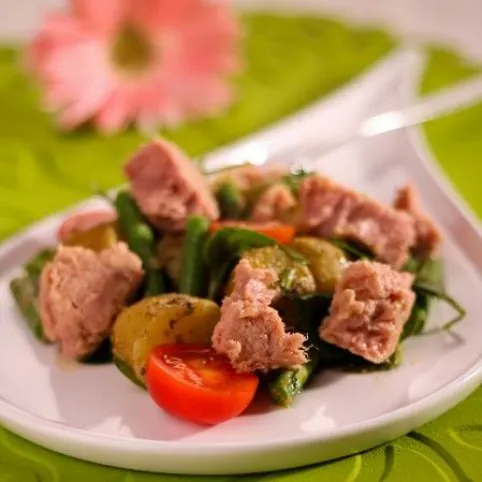Meleg tonhalas krumplisaláta recept