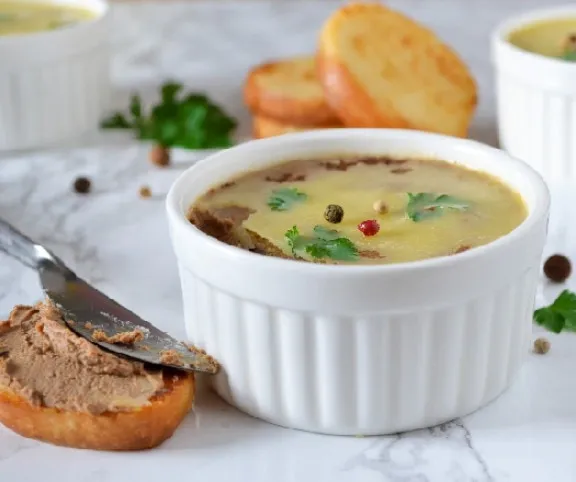 Májpástétom mogyoróhagymával recept