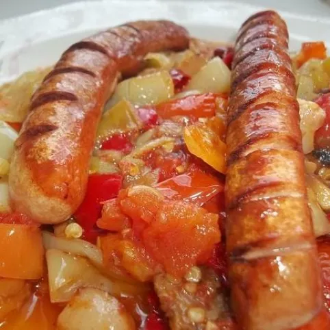 Gombás lecsó sült virslivel recept