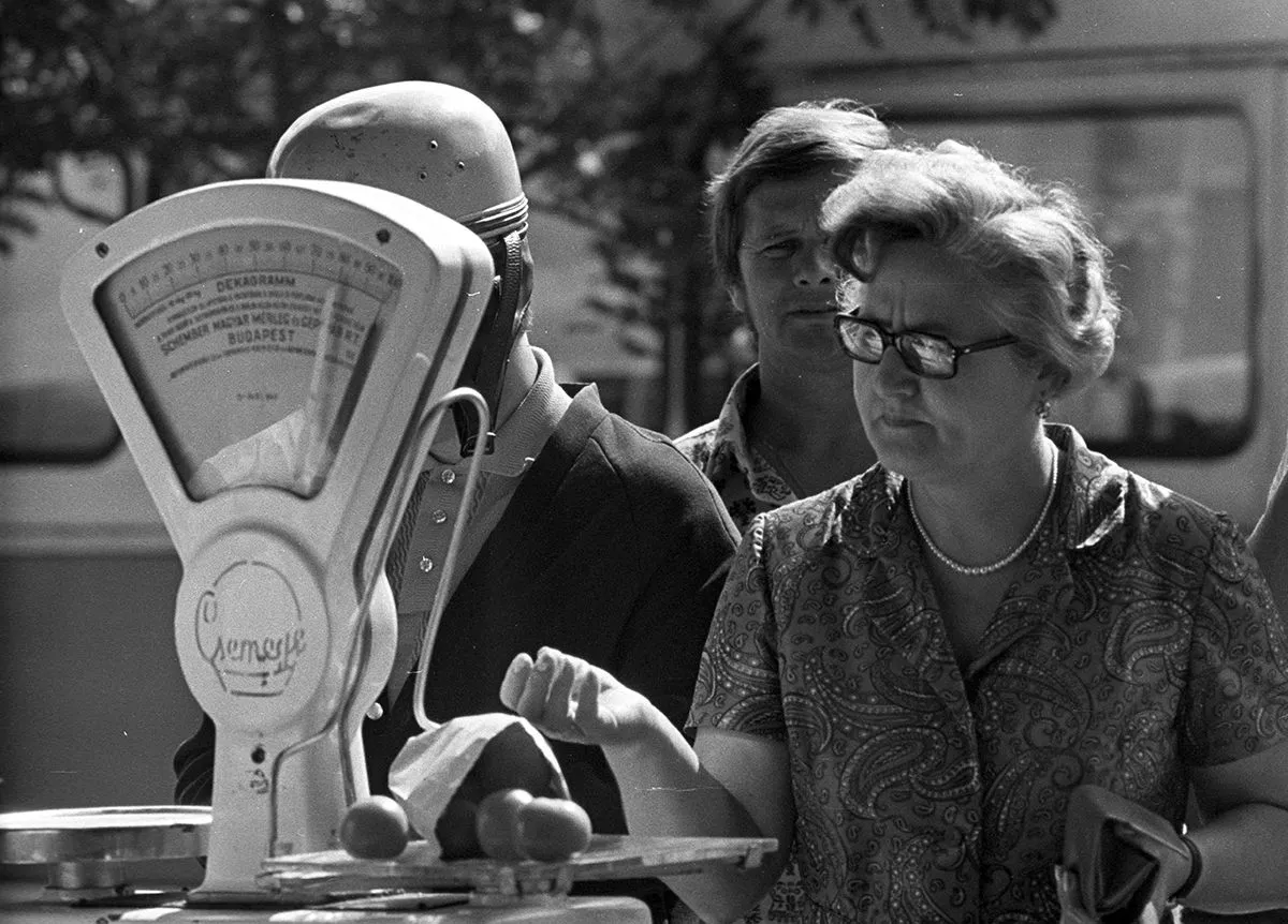 1977 - Sopron, Várkerület (Lenin körút), az ABC zöldségesstandja /Fotó: Fortepan - Kriss Géza