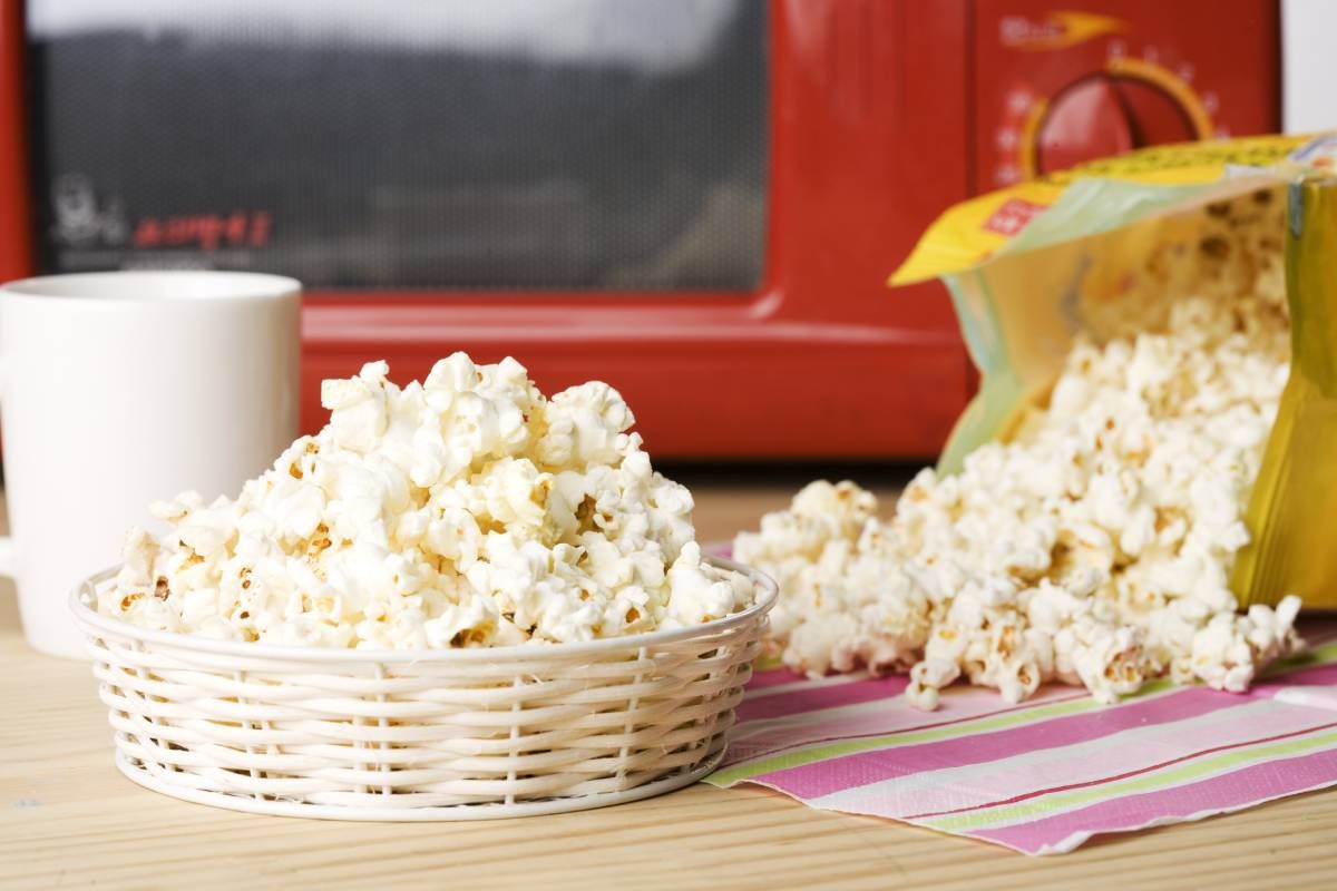 A mikrós popcorn nagy mennyiségben való fogyasztása veszélyes lehet az egészségünkre / Fotó: Shutterstock