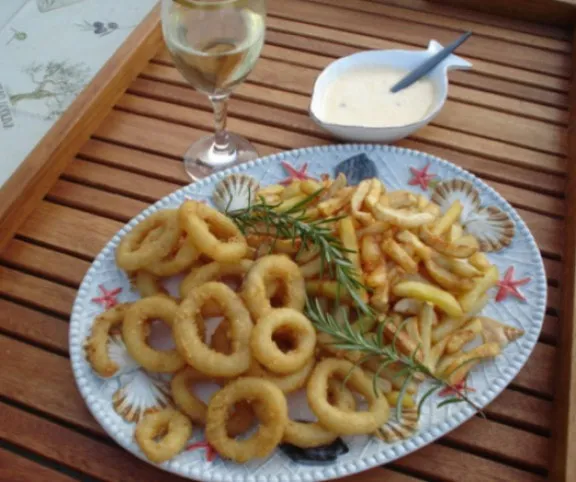 Ropogós tintahal kapribogyóval és házi majonézzel recept