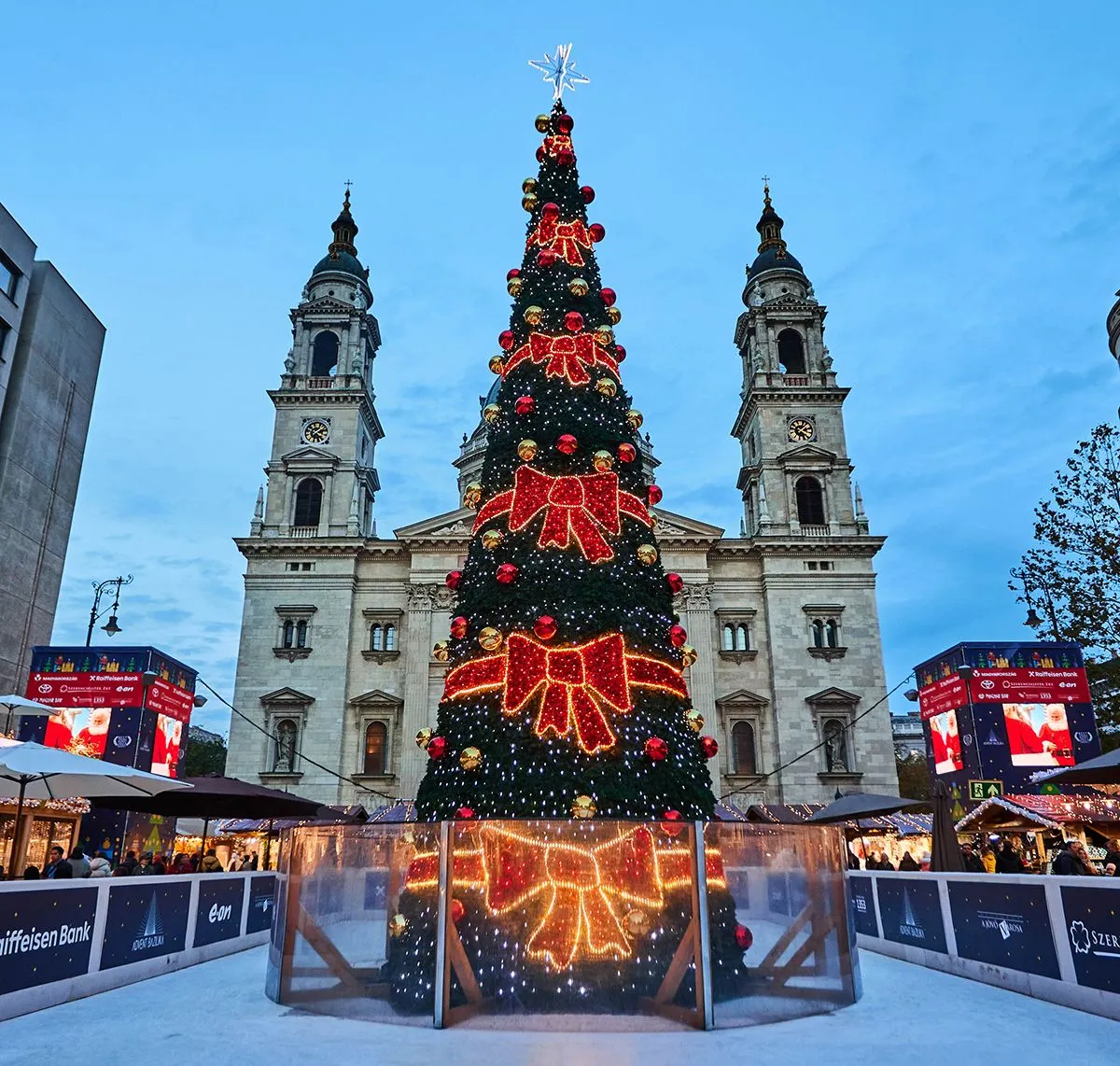 Advent Bazilika Budapesten, a Szent István-téren /Fotó: Advent Bazilika/ Vörösmarty Classic Xmas