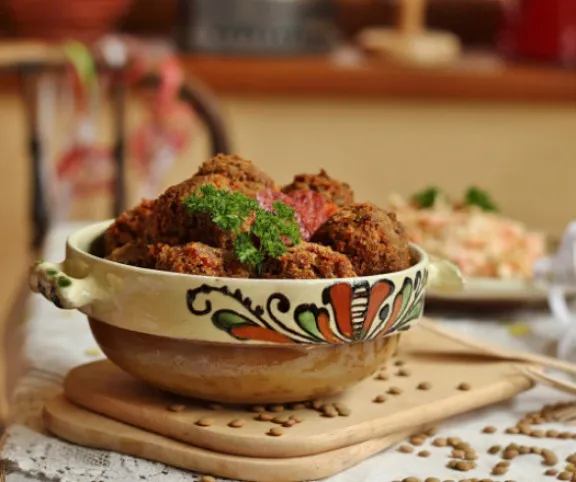 Kolbászos lencsegolyók recept