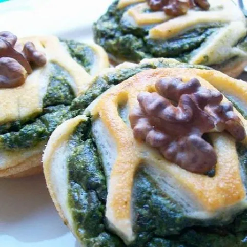 Diós-spenótos tésztakosárkák recept
