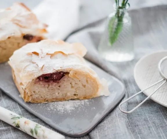 Meggyes-tejberizses rétes recept