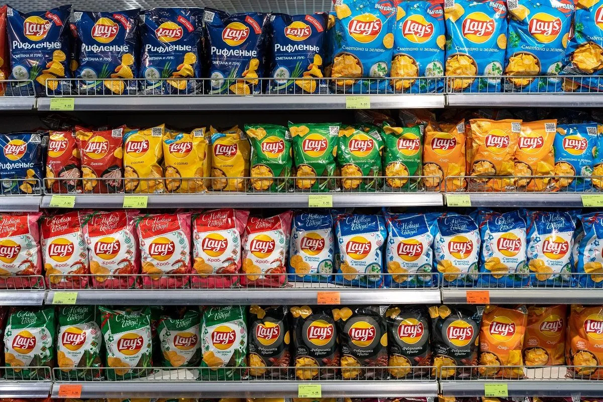 A Carrefour döntése nemcsak a Pepsi üdítőket, hanem a Lay's chipseket is érinti /Fotó: Shutterstock