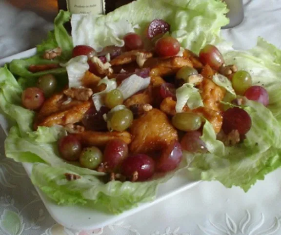 Diós-szőlős csirkemellsaláta recept