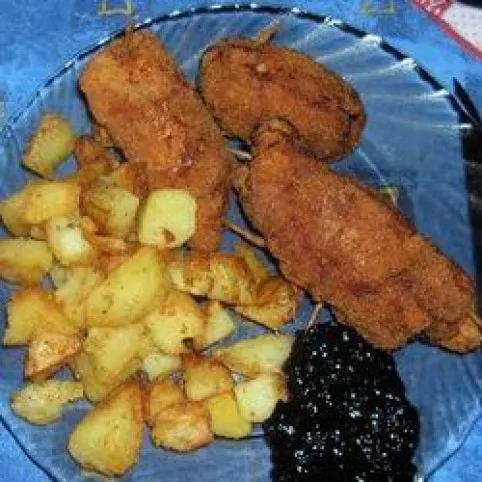 Aszaltszilvával töltött rántott pulykamell áfonyalekvárral recept