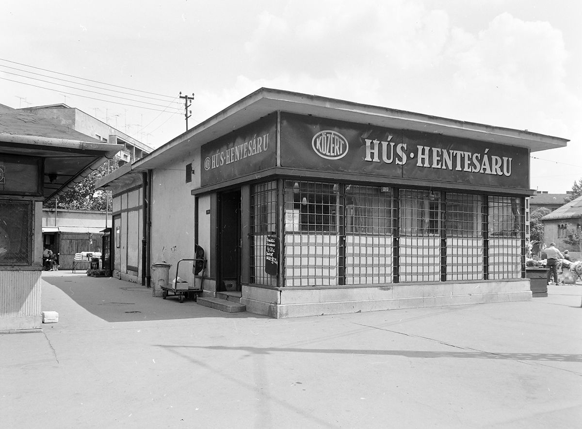 1971 - Lehel (Élmunkás) téri piac, hentesbolt /Fotó: Fortepan-Főfotó 