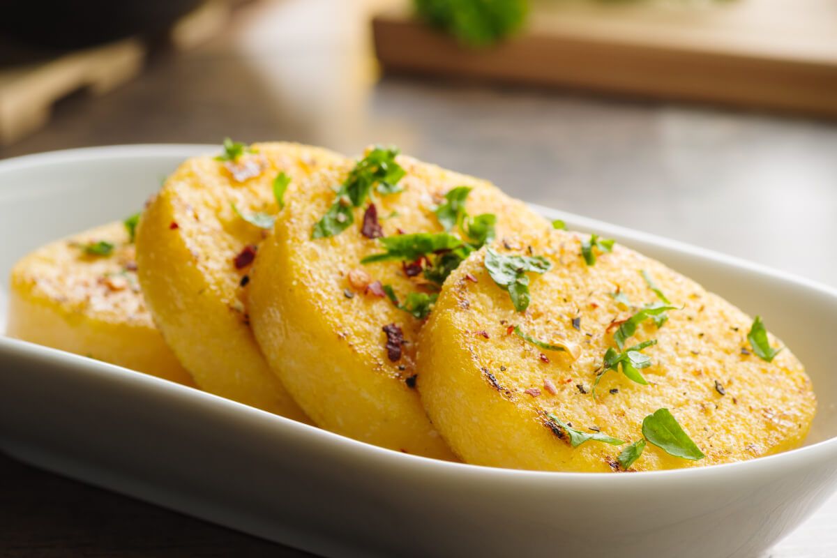 A polenta vagy puliszka egyre népszerűbb köret (Shutterstock)