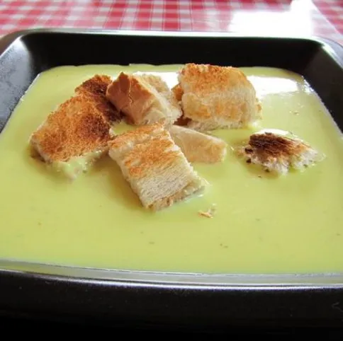 Hagymás sajtkrémleves recept