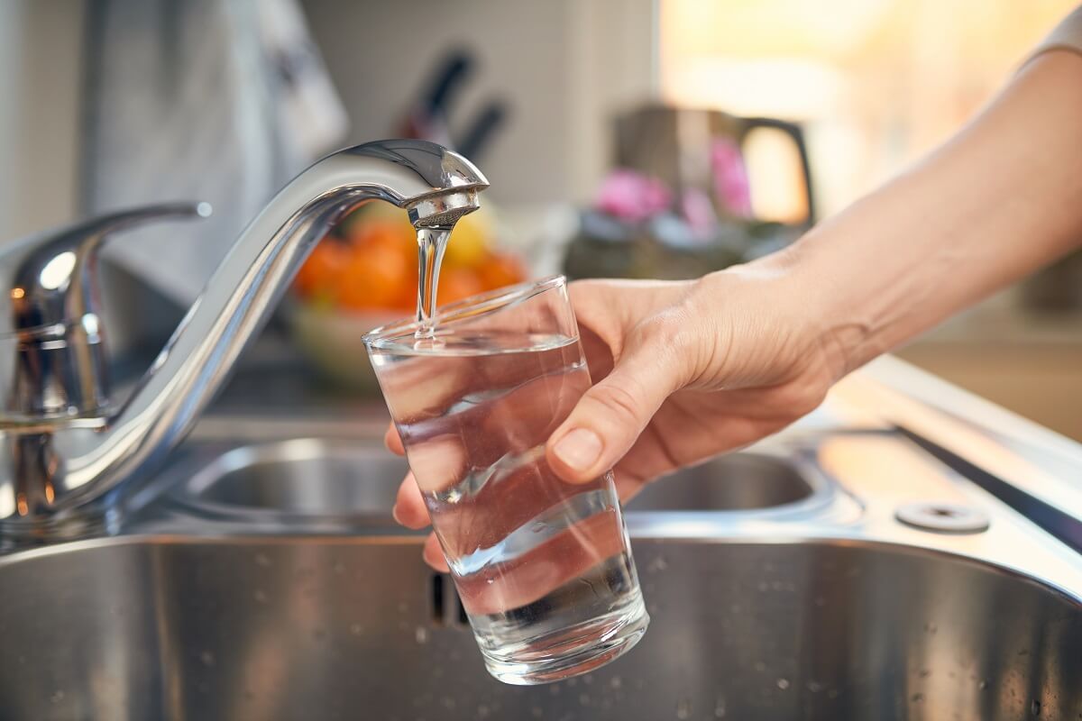 A szállásadó szerint a csapvízzel minden rendben, de saját felelősségre fogyasszák /Fotó: Shutterstock