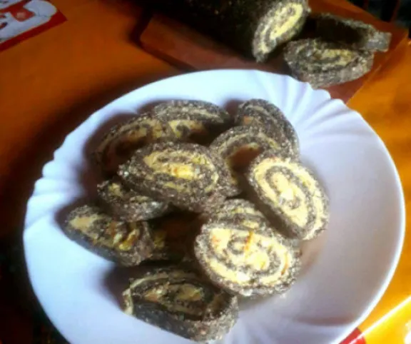 Mákos-narancsos keksztekercs recept