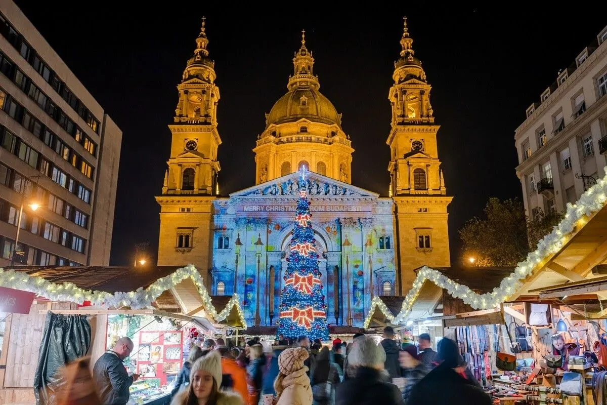 Novemberben nyit a karácsonyi vásár a Bazilika előtt /Fotó: adventbazilika.hu