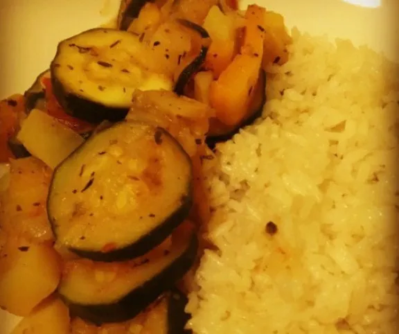 Egyszerű cukkinipörkölt recept