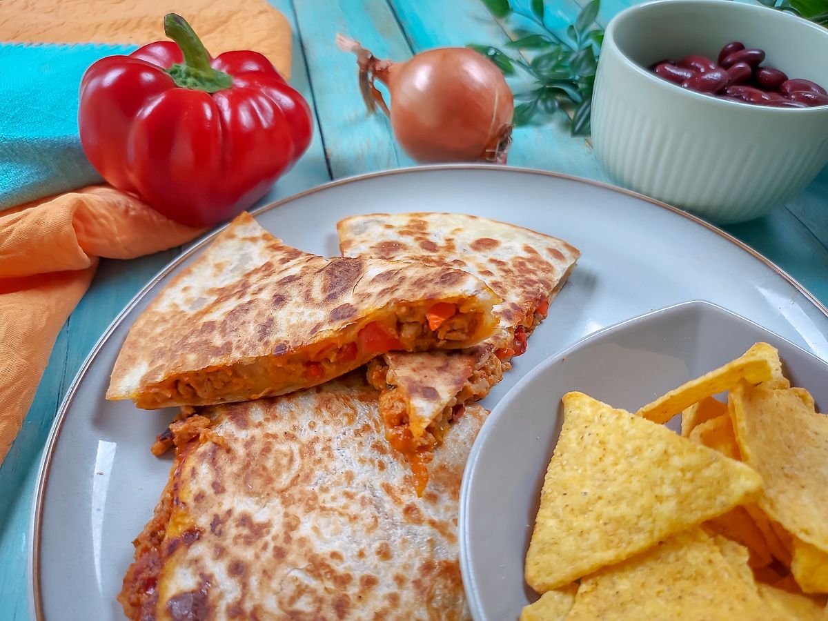 Fűszeres, babos quesadilla recept