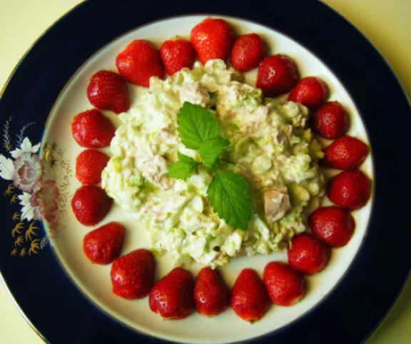 Zelleres tonhalsaláta eperrel recept