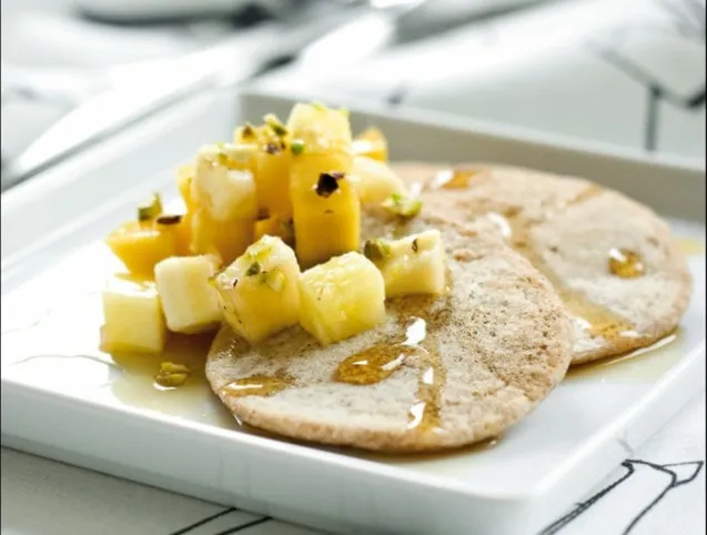 Reformpalacsinta gyümölcssalátával recept