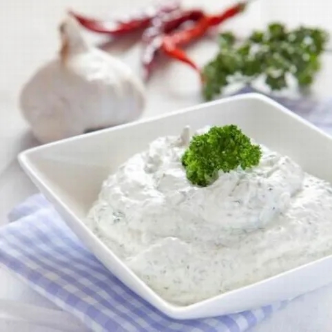 Fokhagymás-petrezselymes túrókrém recept