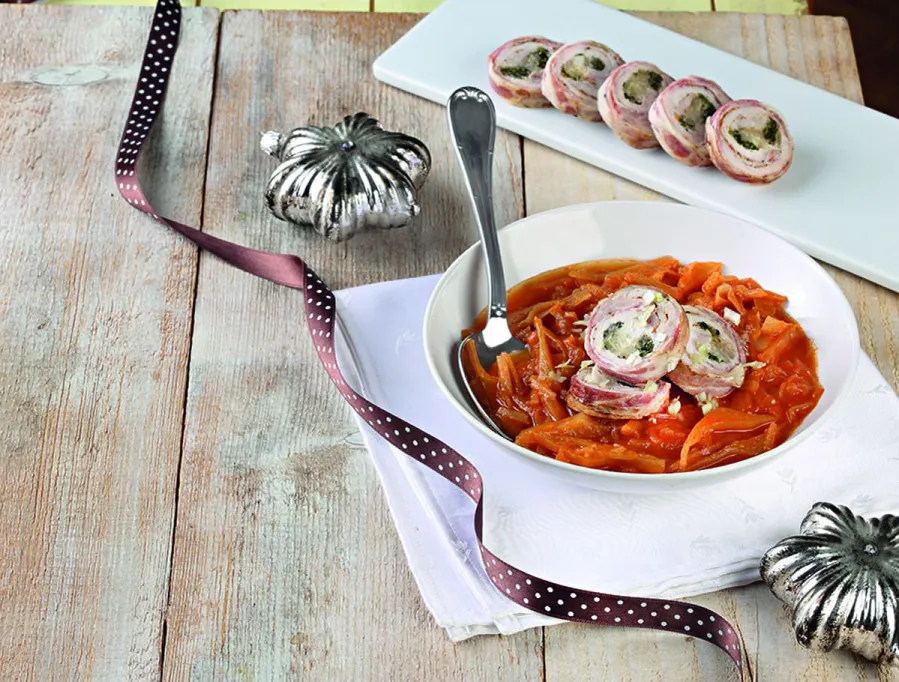 A paradicsomos káposzta a sertésoldalassal tökéletes párost alkot