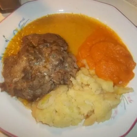Gombás marha vadas mártással, sütőtök- és burgonyapürével recept