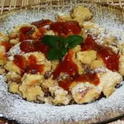 Porcukorral és baracklekvárral tartjuk klasszikusna a császármorzsát