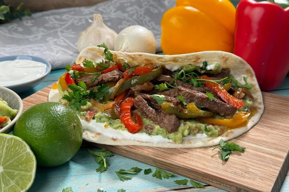 Így készül a legfinomabb fajitas /Fotó: Mindmegette