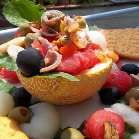 Dinnyesaláta halakkal recept