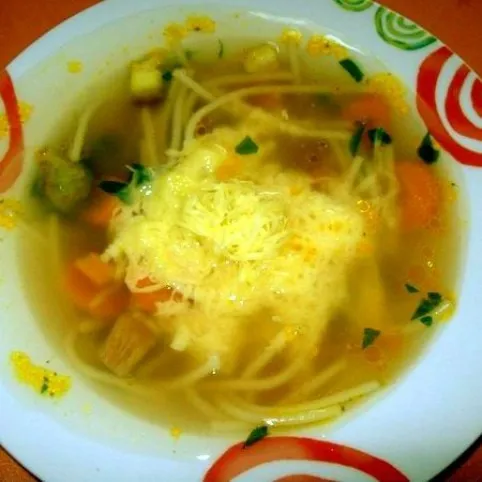 Minestrone zöldségleves sajttal recept