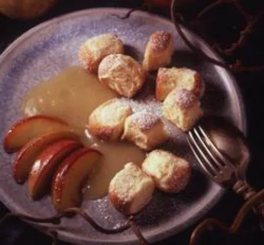Aranygaluska almapürével recept