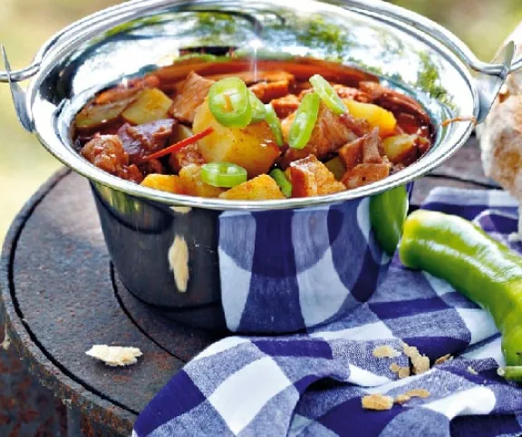 Pincepörkölt kétféle húsból recept