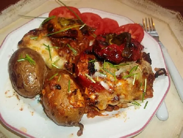 Libamájas-zöldséges raguval töltött kaliforniai paprika recept