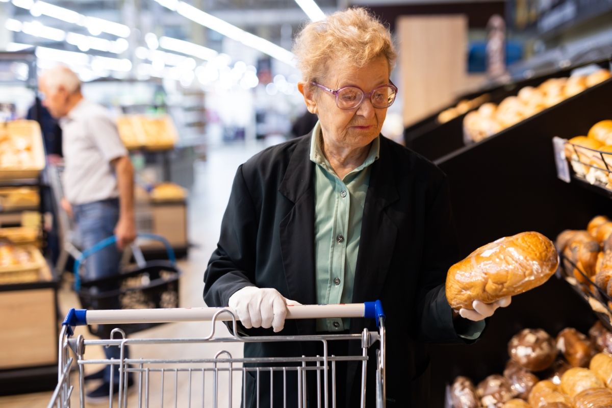 A nyugdíjasok minden kedden 5% kedvezményt kapnak a vásárlásuk végösszegéből a Tescóban/ Fotó: Shutterstock