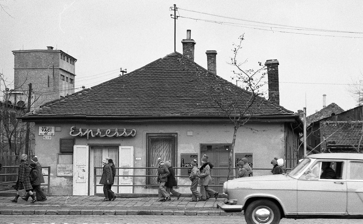 1976 - Presszó a Váci út, Fáy utca sarkán Budapesten a XIII. kerületben /Fotó: Fortepan Urbán Tamás